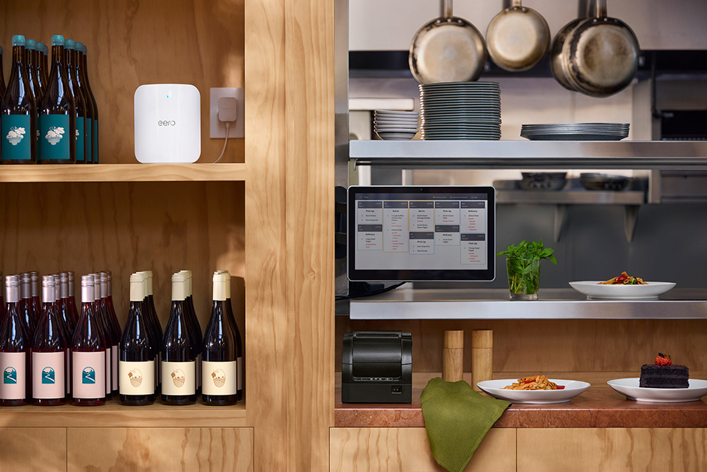 09-2026 eero brand page - eero pro 7 flip card image