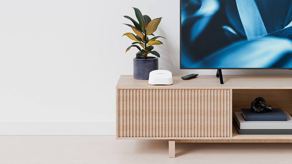 10-2026 eero Blog post hero image - eero 7 - Living room 5